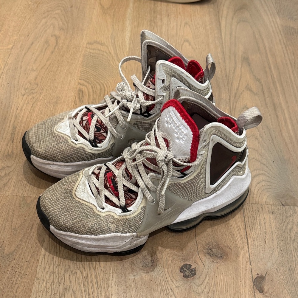 Nike Kids Shoes in Gray and Red